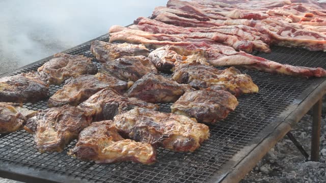 Gegrilltes-Fleisch-typischen-argentinischen-Gastronomie
