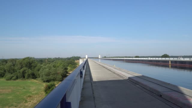 Magdeburg-Wasser-Brücke.-Berühmte-Wasserstrasenkreuz