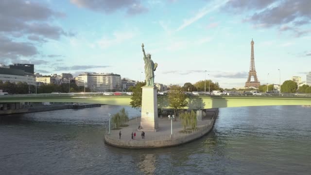 Statue-of-Liberty-and-Eiffel-Tower-in-Paris-in-drone-aerial-footage