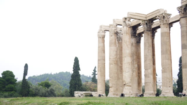Temple-of-Olympian-Zeus-in-Athens,-Greece.
