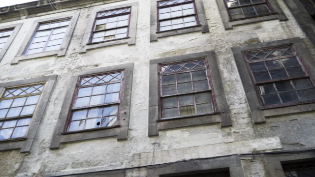 Fassade-des-verlassenen-Gebäude
