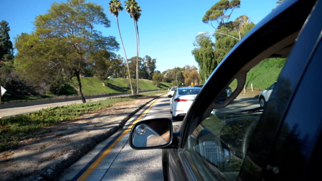 Conducir-un-coche-en-California-en-cámara-lenta-180fps-POV