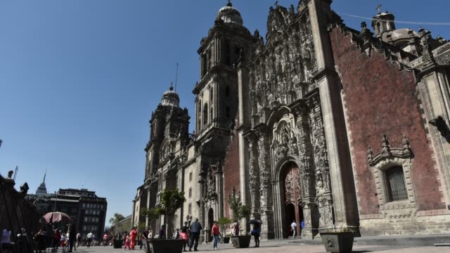Zeitraffer,-Kathedrale-von-Mexiko-Stadt,-Blick-von-unten