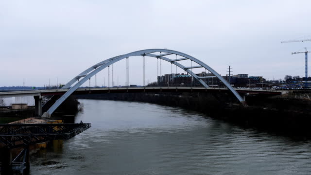 Timelapse-Brücke-Cumberland-River-In-Nashville,-Tennessee