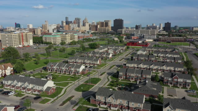 Área-residencial-en-Detroit-Michigan-Aerial-ascendente