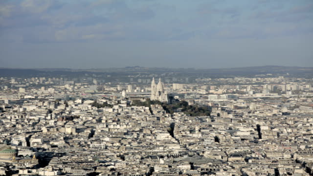 París,-Francia,-20-de-noviembre-de-2014:-Toma-aérea-de-introducción-del-Sacre-coeur.