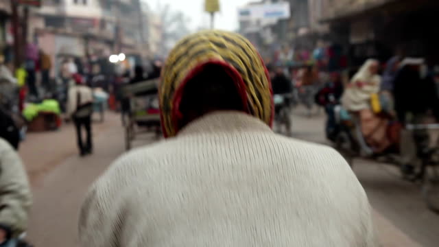 Riding-a-bike-taxi-in-Varanasi,-India.