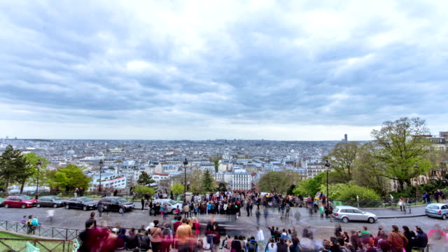 Vista-panorámica-de-París-desde-la-parte-superior-de-montmartre-timelapse