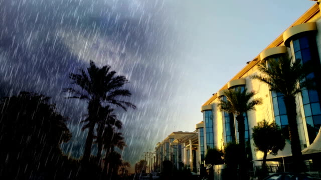 Transparente-día-con-el-frente-del-centro-comercial-moderna,-y-Lluvia-fuerte
