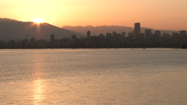 Sonnenaufgang-an-der-English-Bay-in-Vancouver