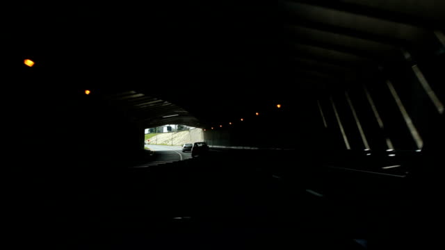 Flickering-tunnel.
