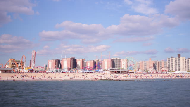 brighton-beach,-Blick-auf-den-pier-4-k-Zeitraffer-von-coney-island,-New-York