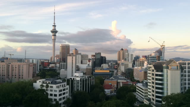Tiempo-vueltas-de-Auckland-nuevo-Zelanda-horizonte-en-puesta-de-sol