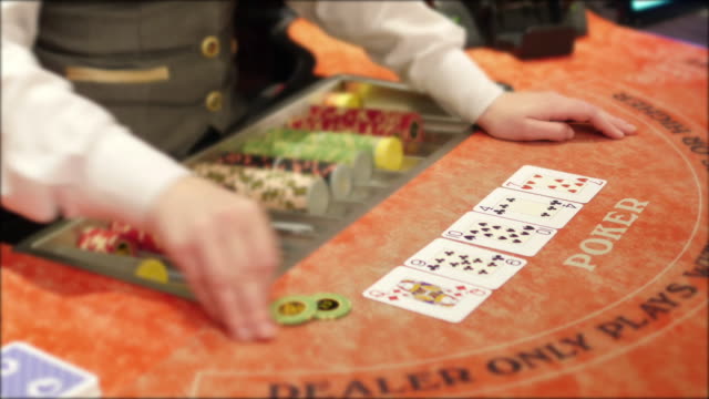 Zocken-Spieler-im-casino-Tische-casino-Pokertische