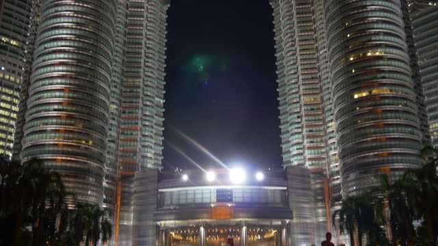 Malaysia-Nacht-Licht-berühmten-Phot-Ort-nahe-Petronas-Twin-Towers,-Kuala-Lumpur-anzeigen