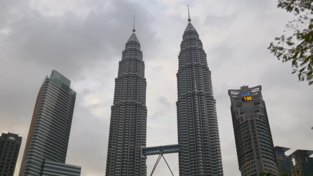 Malaysia-Sturm-Himmel-abends-berühmte-Kuala-Lumpur-Petronas-twin-tower