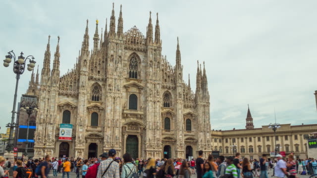 Italien-Tag-leichte-Mailänder-Dom-überfüllt-quadratisch-Panorama-4k-Zeitraffer