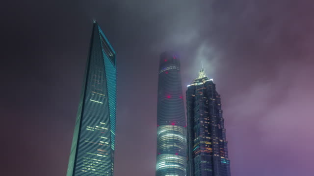 China-Nacht-shanghai-downtown-Wolkenkratzer-Dach-Top-Stadtpanorama-4k-Zeitraffer