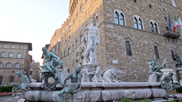 La-hermosa-fuente-de-neptuno-en-Florencia