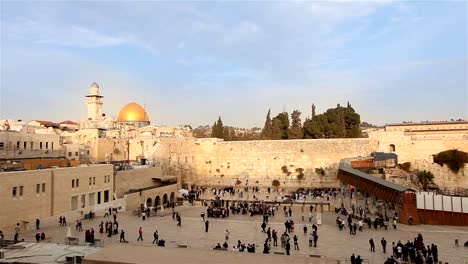 Jerusalem,-Klagemauer-und-Felsendom,-Israel-Flagge,-Übersichtsplan,-Zeitraffer,-schönes-Wetter