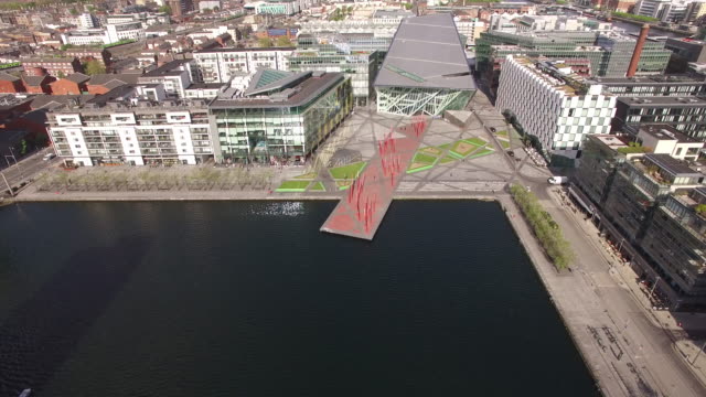 Grand-Canal-Dock,-Dublin---Drohne