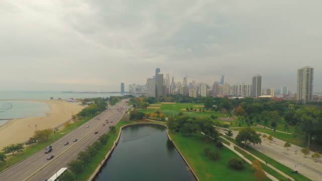 Skyline-von-Chicago-von-Lincoln-Park-Aerial