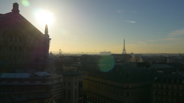 Frankreich-Sonnenuntergang-Paris-Stadt-berühmten-Galeries-Lafayette-auf-dem-Dach-Stadtbild-Panorama-4k