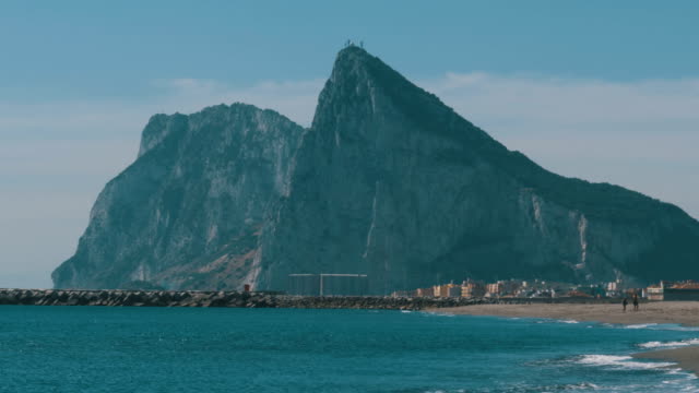 Küste-des-Meeres-an-der-Grenze-von-Gibraltar-zwischen-Spanien-und-England