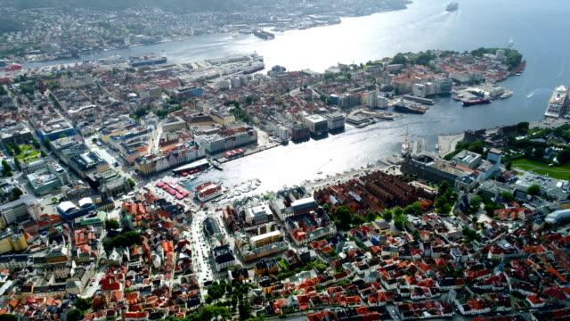 Bergen-es-una-ciudad-y-municipio-en-Hordaland,-en-la-costa-oeste-de-Noruega.-Bergen-es-la-segunda-ciudad-de-Noruega.