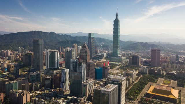 sonnigen-Tag-Taipei-Stadtbild-berühmten-Turm-Luftaufnahmen-Innenstadt-Panorama-4k-Zeitraffer-Taiwan
