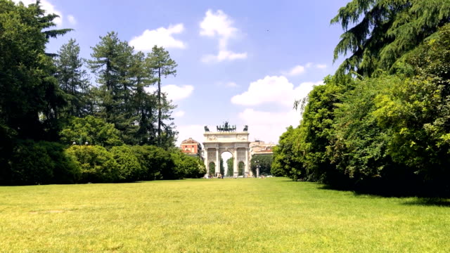 View-of-the-Arch-of-Peace-from-Parco-Sempione-on-the-meadow