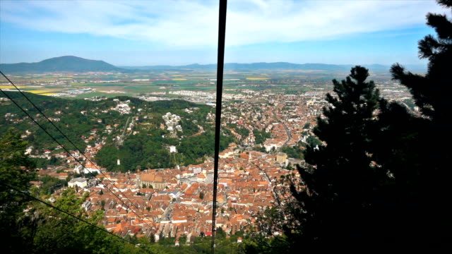 Cable-car-descending-from-Tampa-hill-revealing-Brasov-City,-Romania