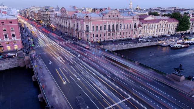 San-Petersburgo,-vista-de-Nevsky-Prospekt-y-Anichkov-Bridge-desde-el-techo