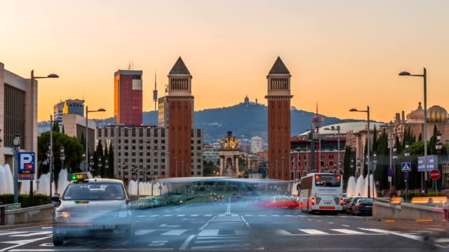 Timelapse-Barcelona-City-Plaza-de-España-am-Sonnenuntergang-Sommersaison,-Spanien