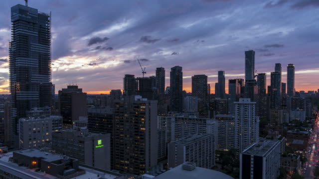 Schöne-Stadt-Sonnenuntergang-in-Toronto