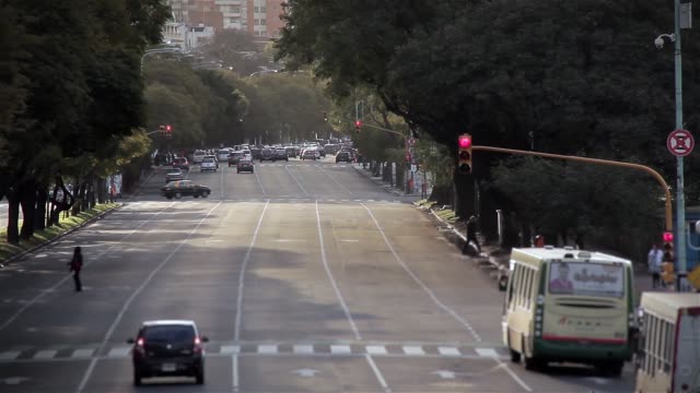 Verkehr-an-Figueroa-Alcorta-Avenue-In-Buenos-Aires-(Argentinien).
