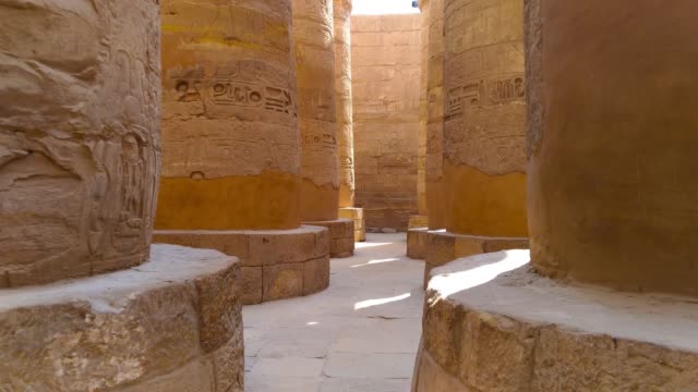 Ruinen-der-schönen-antiken-Tempel-von-Karnak-in-Luxor