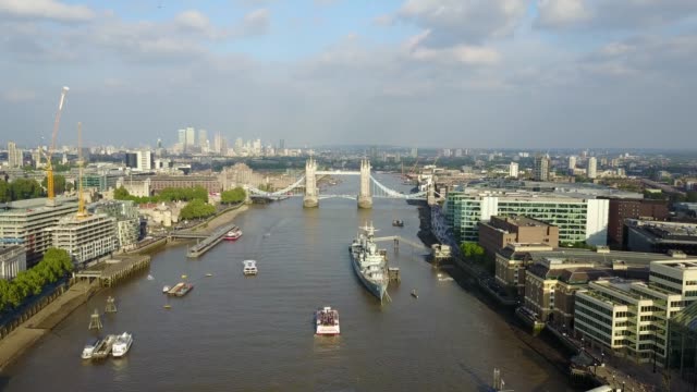 Impresionante-vista-aérea-de-la-ciudad-de-Londres-desde-arriba.