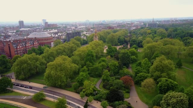 Flying-above-the-Hyde-park-in-London
