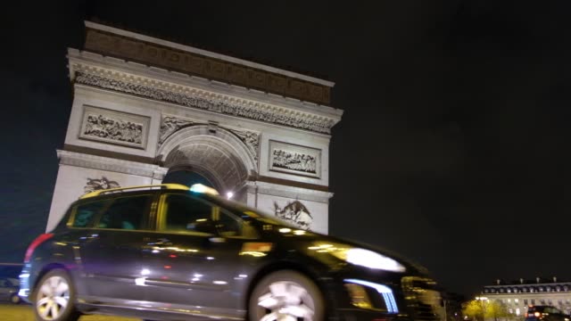 Night-view-of-the-Arc-de-Triomphe-at-champs-elysees-with-vehicular-traffic