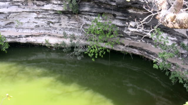 Cenote-in-Chichen-Itza