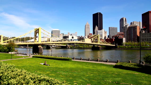 Pittsburgh-Skyline-Time-Lapse
