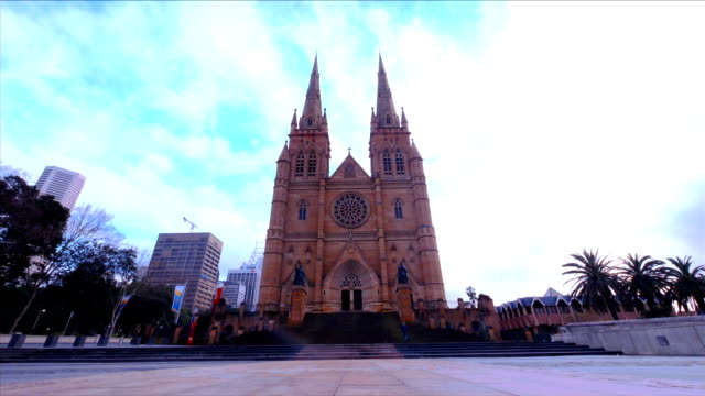 Zeitraffer-des-St.-Mary\'s-Cathedral-und-den-Sydney