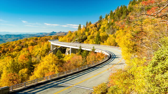 Still-Shot-of-the-Linn-Cove-Viaduct-with-Fall-Colors