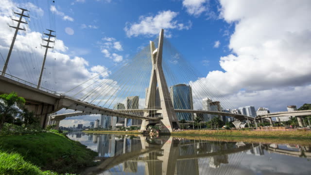 Timelapse-View-of-Octavio-Frias-de-Oliveira-Bridge,-or-Ponte-Estaiada,-in-Sao-Paulo,-Brazil---Zoom-In