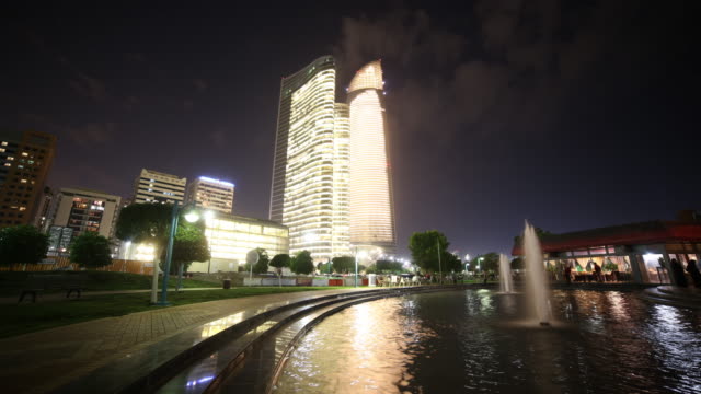 golden-vista-al-edificio-time-lapse-de-abu-dhabi