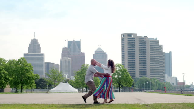 Wide-shot-of-Detroit-couple-meeting-in-slow-motion