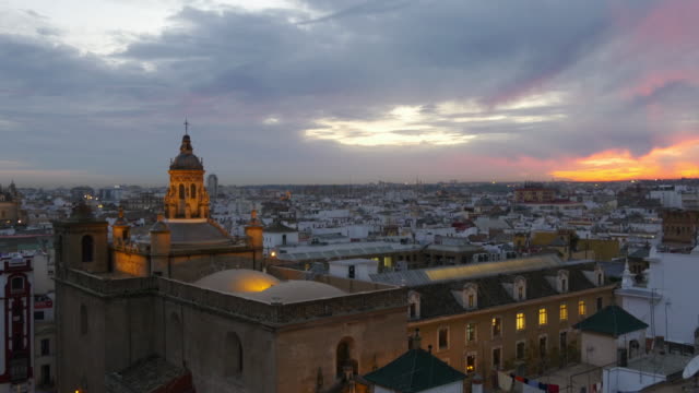 Sevilla-Sonnenuntergang-panorama-Blick-auf-die-Kathedrale-4-k-Spanien
