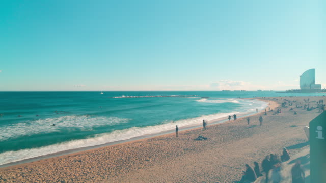 Tag-Barcelona-mediterrane-Meer-Strand-–-Panoramaaufnahme-4-k-Zeitraffer-Spanien