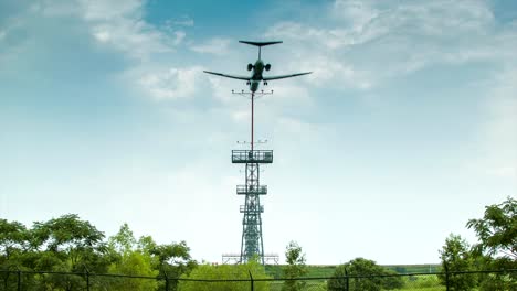 Llegar-Jet-Avión-aterrizando-en-el-aeropuerto